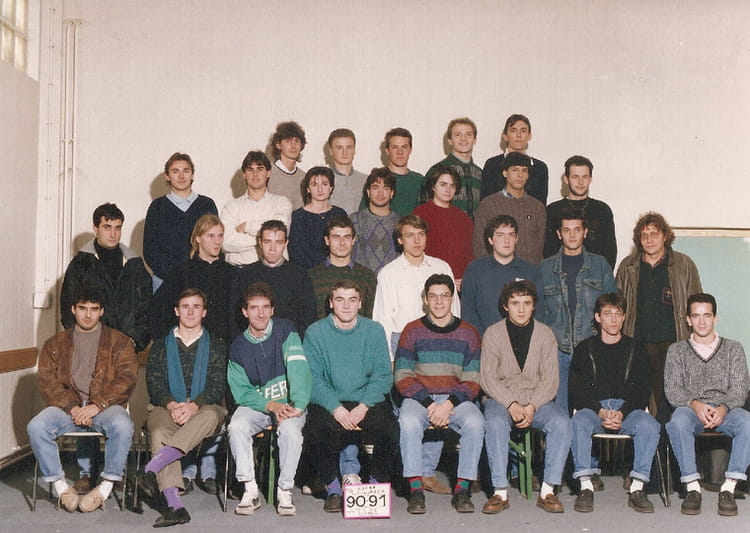 Photo de classe 2ème Année BTS ELectronique (TS2E) de 1990, Lycée Jean ...
