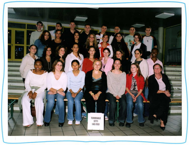 Photo de classe Terminale STT de 2005, Lycée Privé Saint-jean - Copains ...