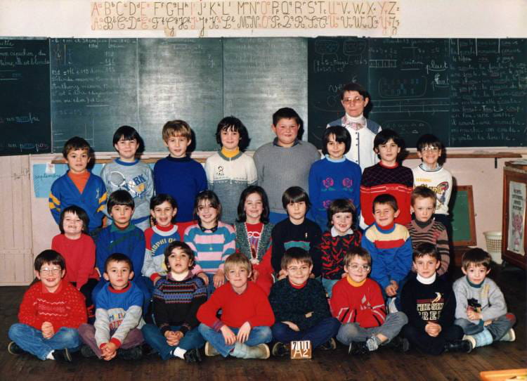 Photo de classe Ecole primaire saint romans les melle de 1988, Ecole