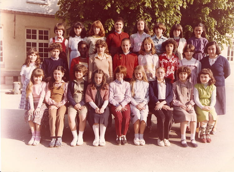 Photo de classe CM2 1980-81 de 1980, ECOLE SAINTE MARIE - Copains d'avant