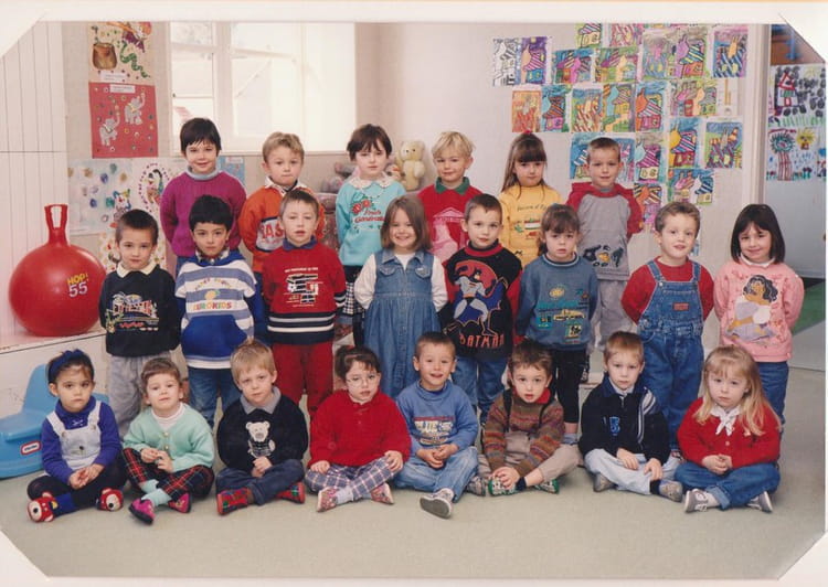 Photo de classe Petite et moyenne section de maternelle, année 1997/