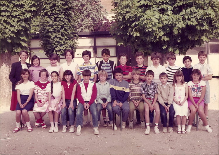 Photo de classe CM2 1983-1984 de 1983, ECOLE SAINTE MARIE - Copains d'avant