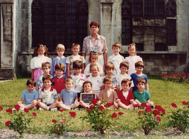 Photo de classe Maternelle de 1988, Ecole La Sainte Famille (Toul