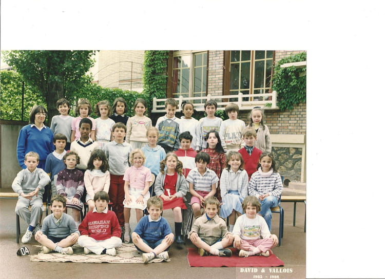 Photo de classe Ce1 de 1985, ECOLE SAINTE MARIE DES VALLEES - Copains d ...