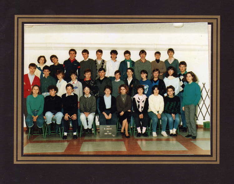 Photo de classe 1ere G1 de 1987, Lycée Michel Anguier - Copains d'avant