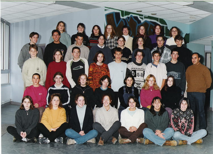 Photo de classe 1ere es de 1999, Lycée Jean Moulin - Copains d'avant