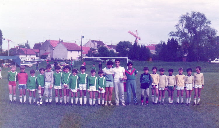 Photo De Classe Equipe Poussin Terrain Des Pompiers De 1983 U s lognes photo-de-classe-equipe-poussin-terrain-des-pompiers-de-1983-u-s-lognes