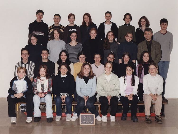 Photo de classe 2d4 musique de 2000, Lycée Jean Moulin - Copains d'avant