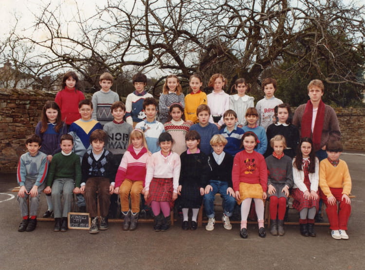 Photo de classe CM1 de 1985, ECOLE SAINTE MARIE - Copains d'avant