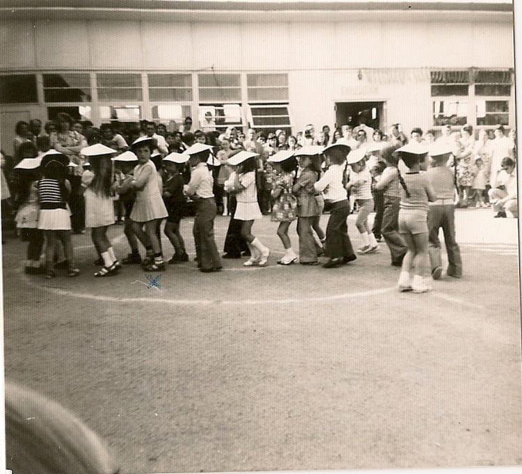Photo de classe Maternelle grande section ( maitresse béatrice) de 1975