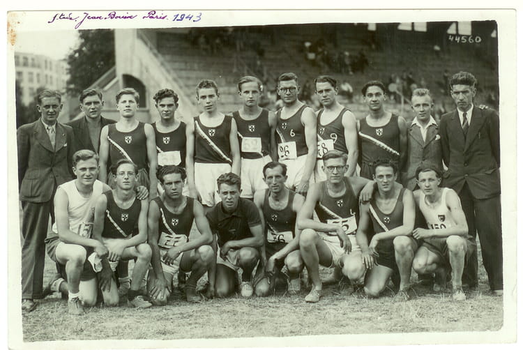 Photo de classe STADE JEAN BOUIN PARIS 1943 de 1943, SAINT MICHEL