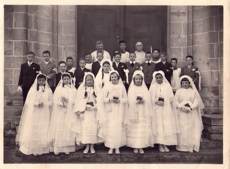 Photo de classe église de villers faucon de 1955, ECOLE SAINTE EMILIE
