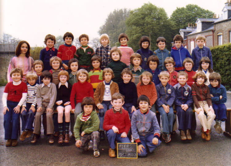 Photo de classe CE1 (je pense) de 1977, ECOLE SAINTE MARIE - Copains d ...
