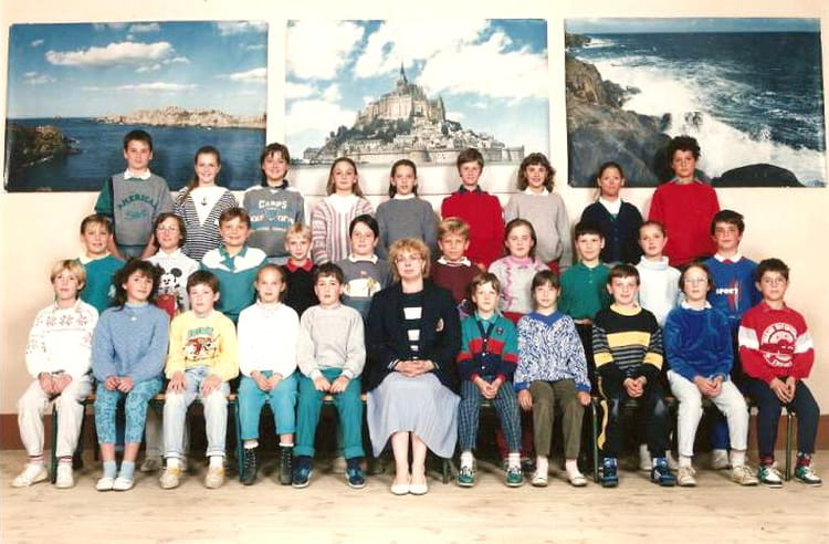 Photo de classe Cm2 de 1987, ECOLE DE LA SALLE - Copains d'avant