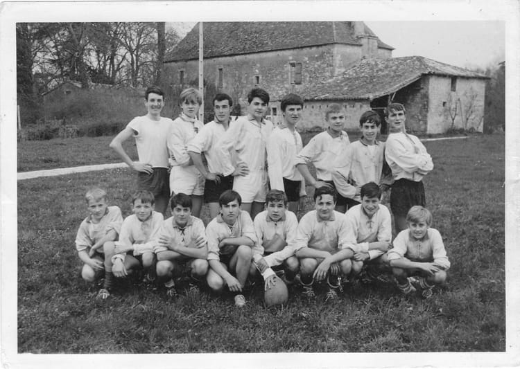 Photo Ase Rugby Eymet Photo de classe Equipe Rugby de 1967, College Eymet (24) - Copains d'avant
