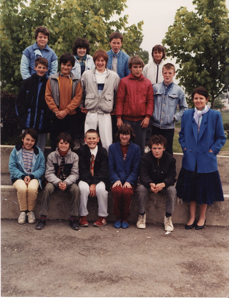 Photo de classe Photo de classe pas sur de l'année de 1990, Collège ...