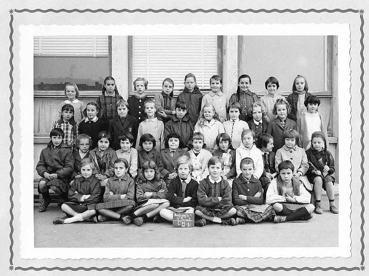 Photo De Classe CM1 De 1966 ECOLE SAINT PRIVAT Copains D avant photo-de-classe-cm1-de-1966-ecole-saint-privat-copains-d-avant