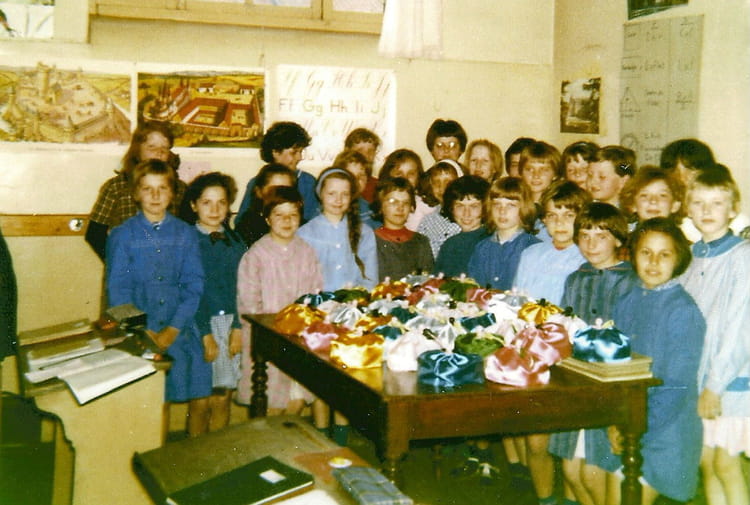 Photo de classe Mme Six 1965 de 1965, Ecole Sainte Marie (Perenchies