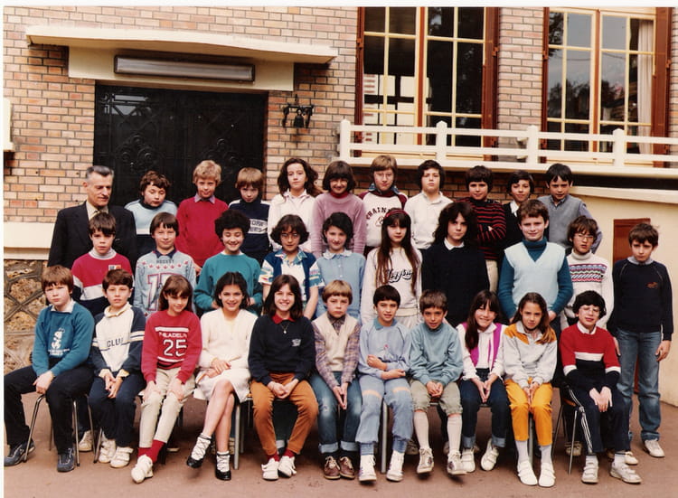 Photo de classe CM2 de 1982, ECOLE SAINTE MARIE DES VALLEES - Copains d ...