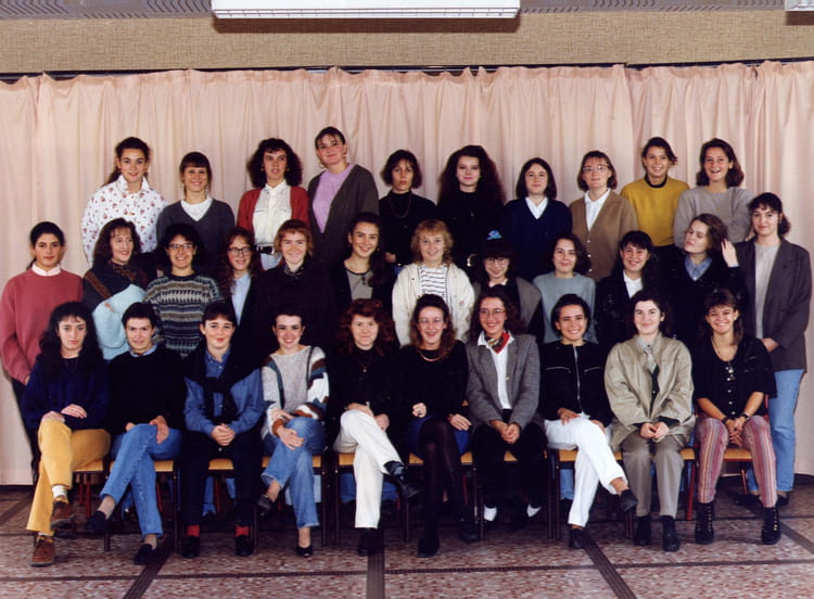 Photo de classe 1ère BTS Secrétariat Direction de 1993, LE PARACLET ...