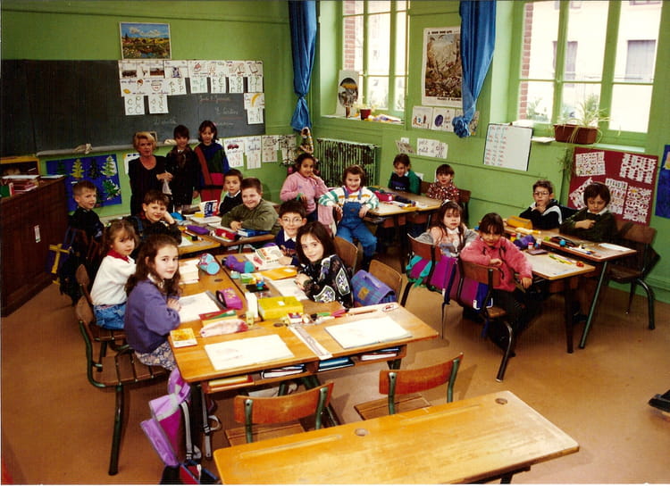 photo-de-classe-cp-de-1992-ecole-rue-du-8-mai-feurs-copains-d-avant