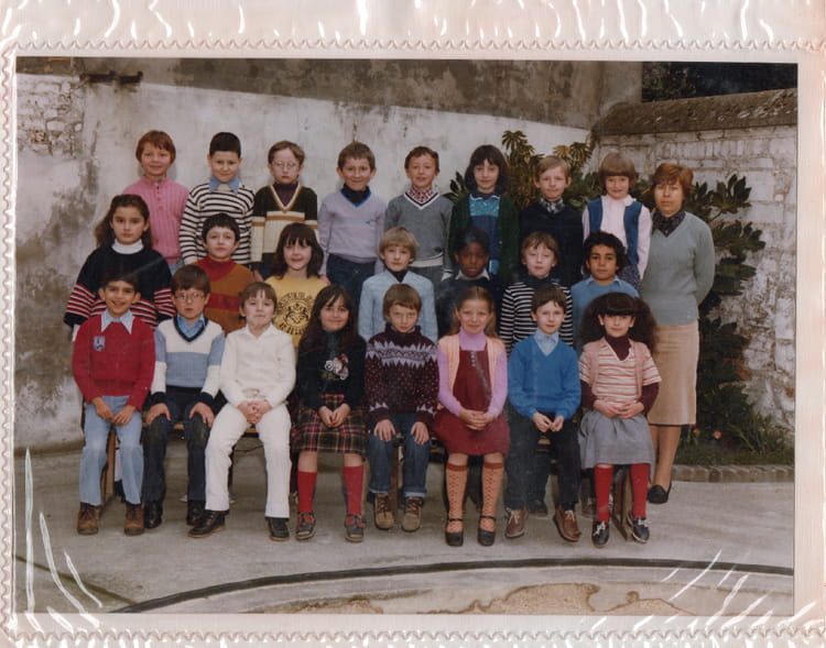 Photo de classe Ce1 de 1980, Ecole Sainte Famille (Arras) Copains d'avant