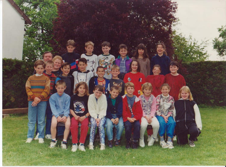 Photo de classe Cm2 de 1995, Ecole De La Poste (Marcilly Le Hayer