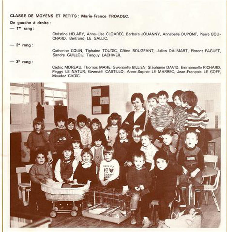 Photo de classe Petite section de 1981, ECOLE SAINTE ELISABETH Copains d'avant Photo de classe Petite section de 1981, ECOLE SAINTE ELISABETH Copains d'avant