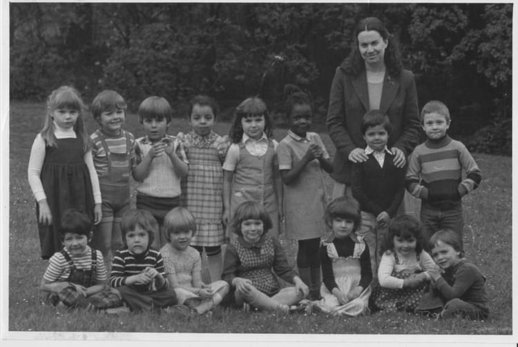 Photo de classe 2ème maternelle de 1979, Institut Sainte Famille