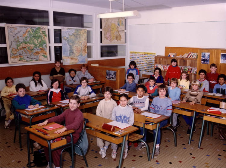 Photo de classe Cm2 de 1984, ECOLE PIERRE ET MARIE CURIE - Copains d'avant