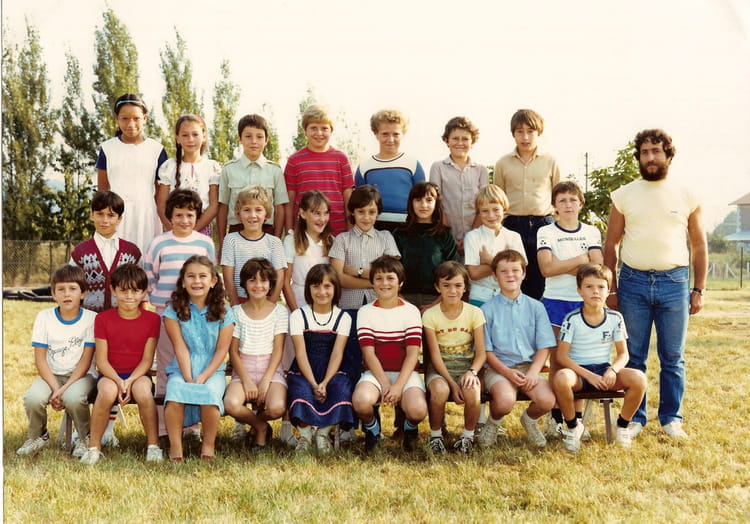 Photo de classe CM2 de 1981, Ecole Primaire (Saint Antoine De Breuilh