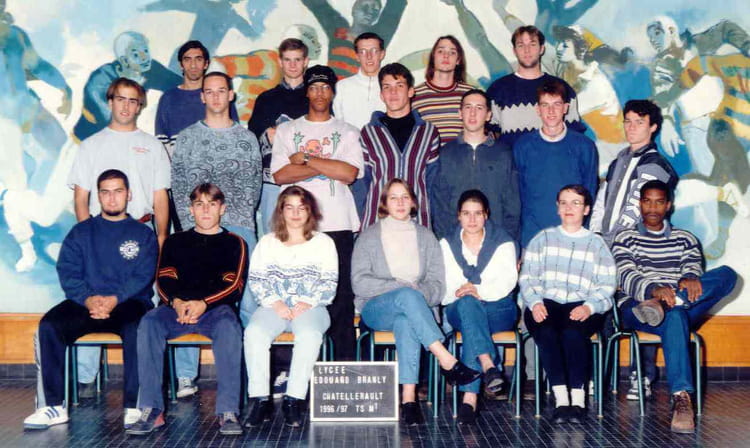 Photo de classe BTS M1 1996 1997 de 1996, EDOUARD BRANLY - Copains d'avant