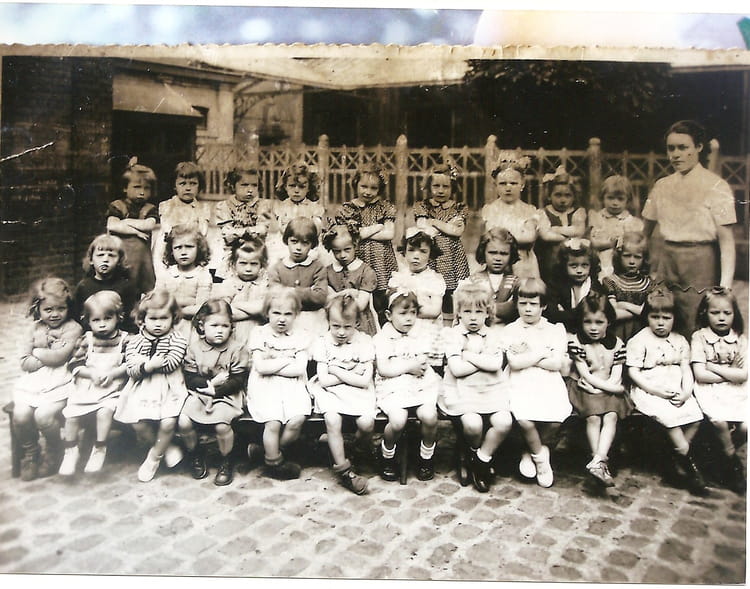 Photo de classe Maternelle de 1951, Ecole Notredame De Lourdes