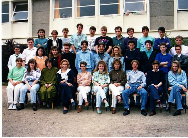 Photo de classe 1ère AB de 1990, Collège L'assomption Copains d'avant