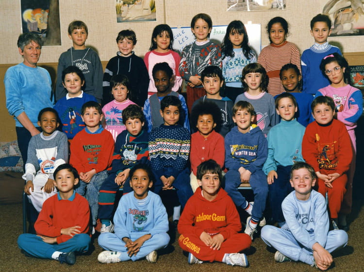 Photo de classe CE1(Année scolaire 1987/1988) de 1987, ECOLE LES