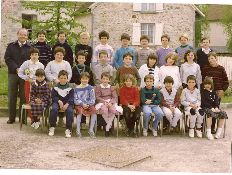 Photo de classe CE2 1986/1987 de 1986, ECOLE SAINTE MARIE - Copains d'avant