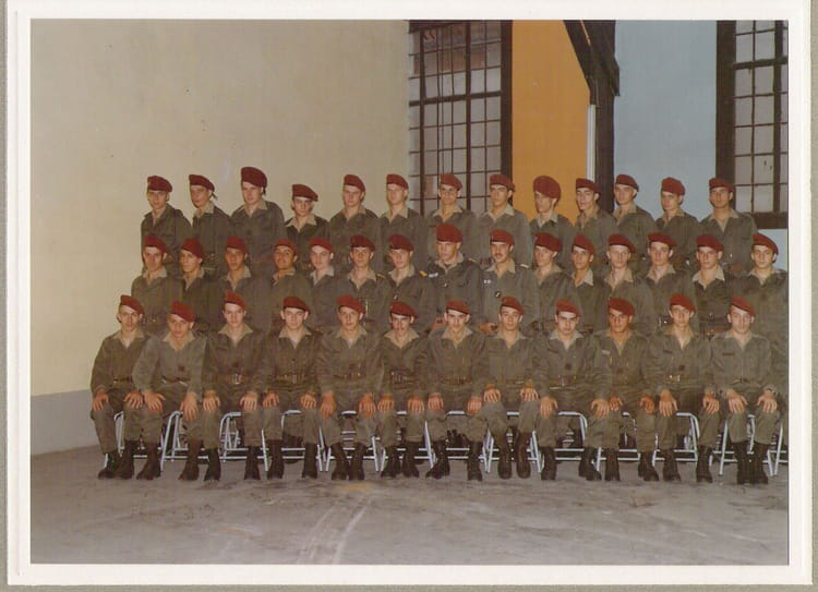 Photo de classe Classe 06/76 de 1976, Régiment De Livraison Par Air Copains d'avant Photo de classe Classe 06/76 de 1976, Régiment De Livraison Par Air Copains d'avant