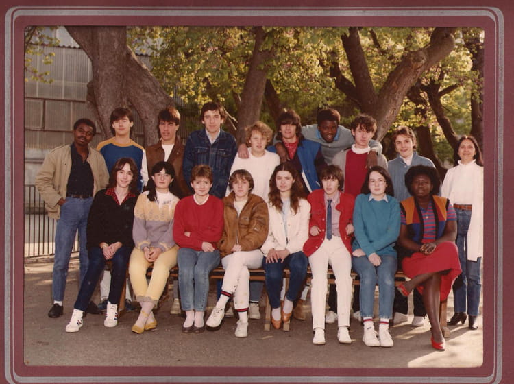 Photo De Classe Terminale 1983 1984 De 1983 Lycée Jeanne D Arc Photo De Classe Terminale 1983 1984 De 1983 Lycée Jeanne D Arc
