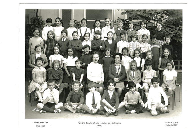 Photo de classe ? de 1968, Lycée Privé Sainteursule Louise De