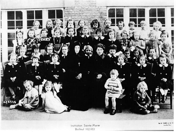 Photo de classe Maternelle Ste Marie Bailleul de 1952, école Sainte Marie Copains d'avant