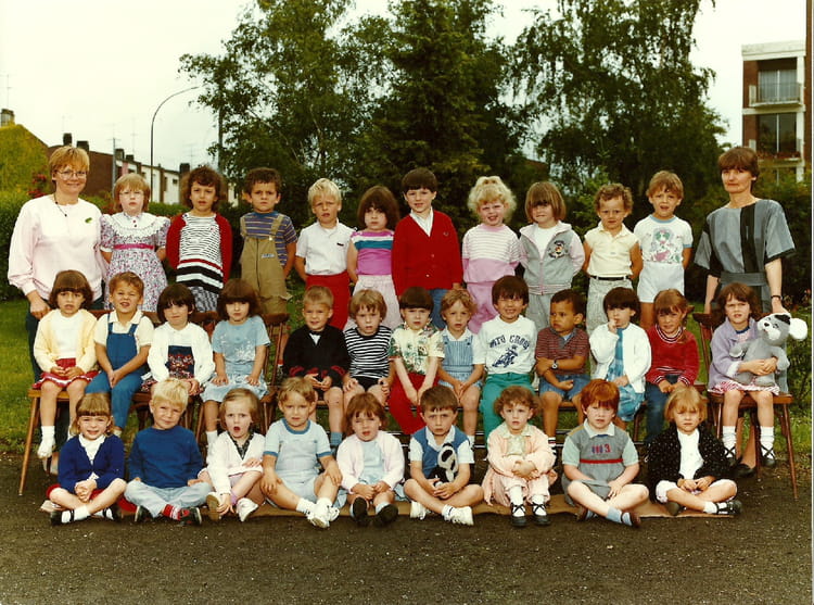 Photo de classe 1ère section maternelle de 1984, ECOLE NOTRE DAME DU BON CONSEIL Copains d'avant