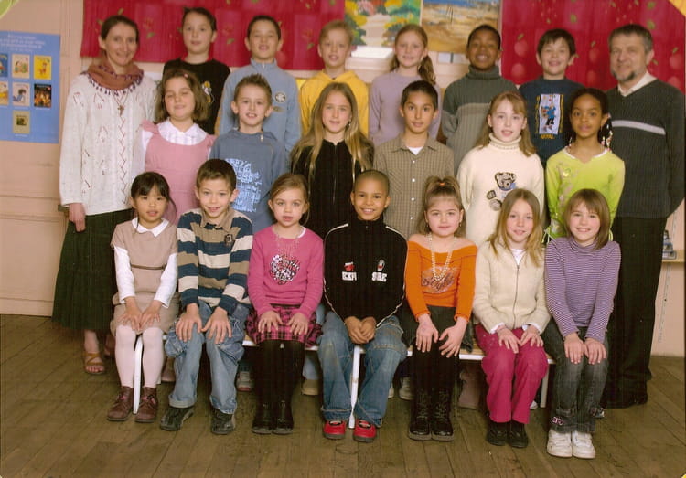 Photo de classe CE2 de 2006, ECOLE NOTRE DAME DES ANGES - Copains d'avant