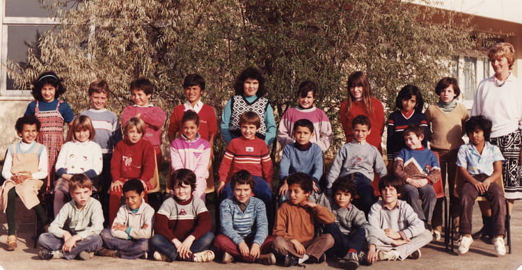 Photo De Classe CE2 Charvieu Paul Eluard 1985 De 1985 Ecole Paul Photo De Classe CE2 Charvieu Paul Eluard 1985 De 1985 Ecole Paul