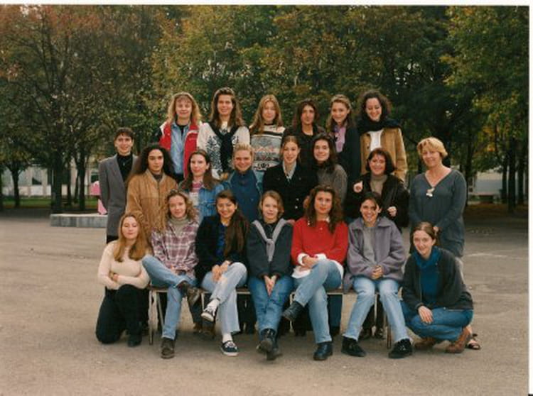 Photo de classe Terminale STT ACA de 1995, Lycée La Versoie - Copains d ...