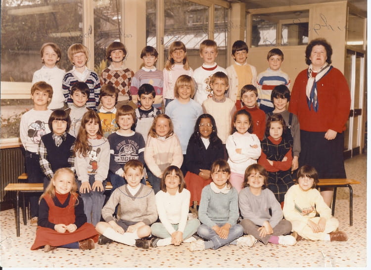 Photo de classe CE1 de 1984, école Sainte Louise Copains d'avant