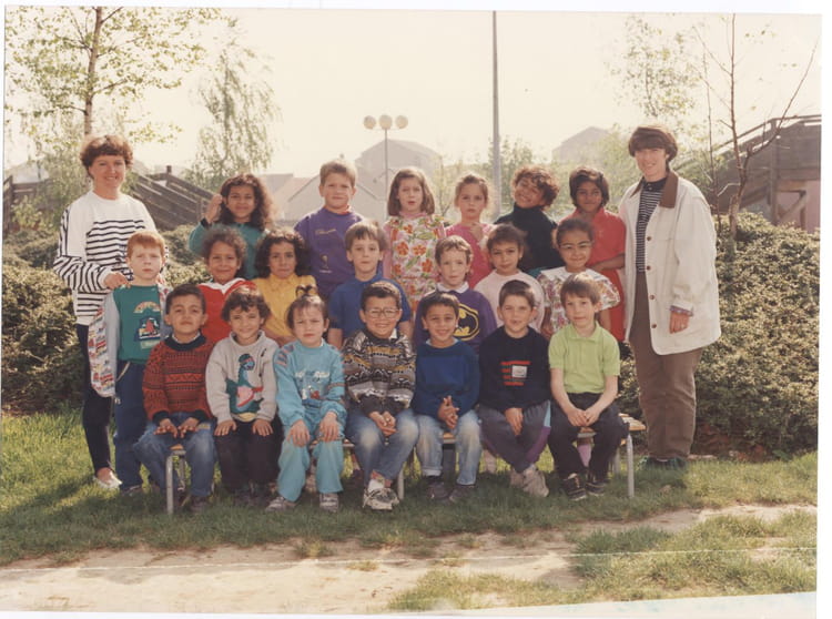 Photo de classe Grande section 1990 1991 de 1991, MONTAIGNE - Copains d ...