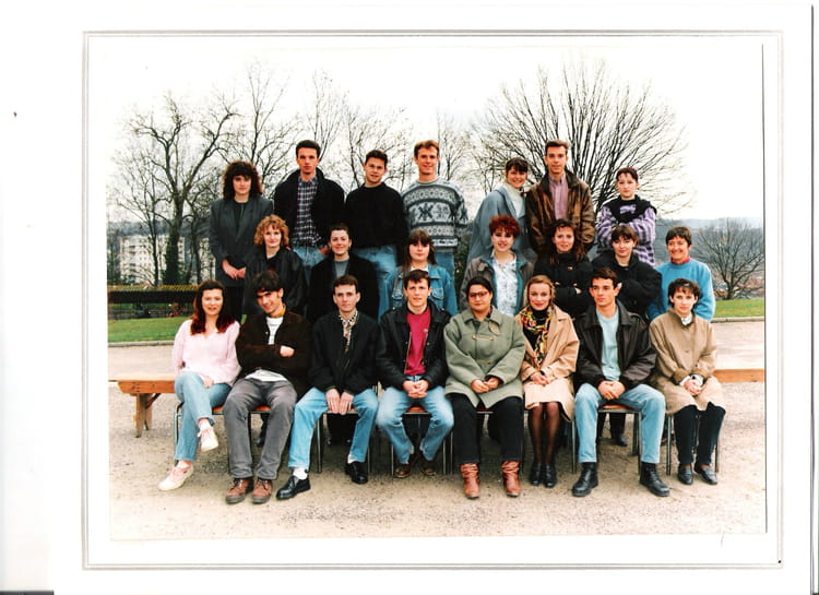 Photo de classe BTS 2eme année Action Co de 1993, Lycée Louis Lapicque ...
