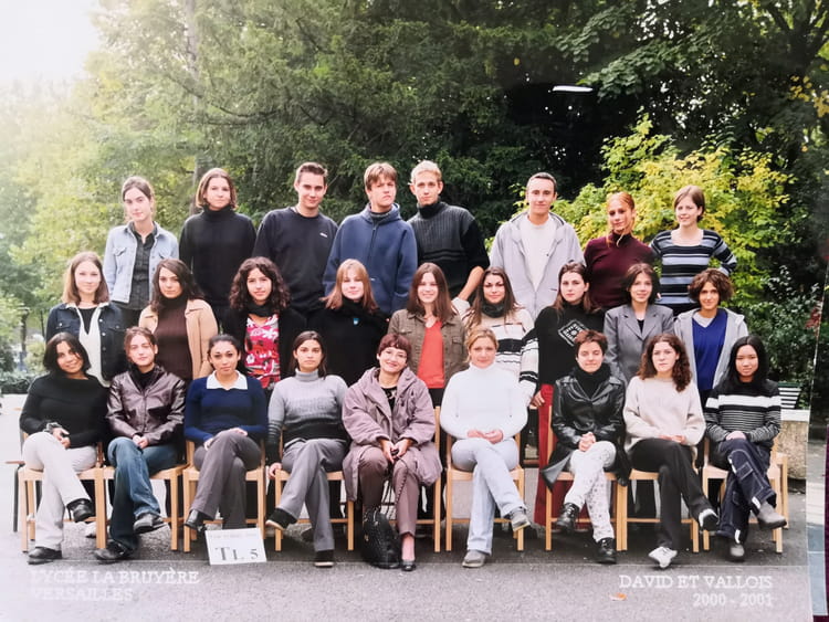 Photo de classe Terminale littéraire 5 de 2000, Lycée La Bruyère Copains d'avant Photo de classe Terminale littéraire 5 de 2000, Lycée La Bruyère Copains d'avant
