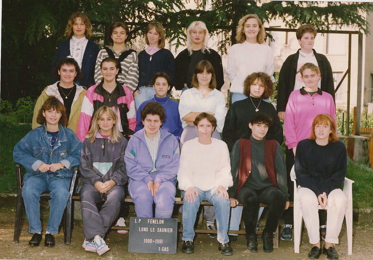 Photo de classe 1ère année BEP C.A.S. de 1990, Lycée Professionnel Privé Saintemarie Fénelon
