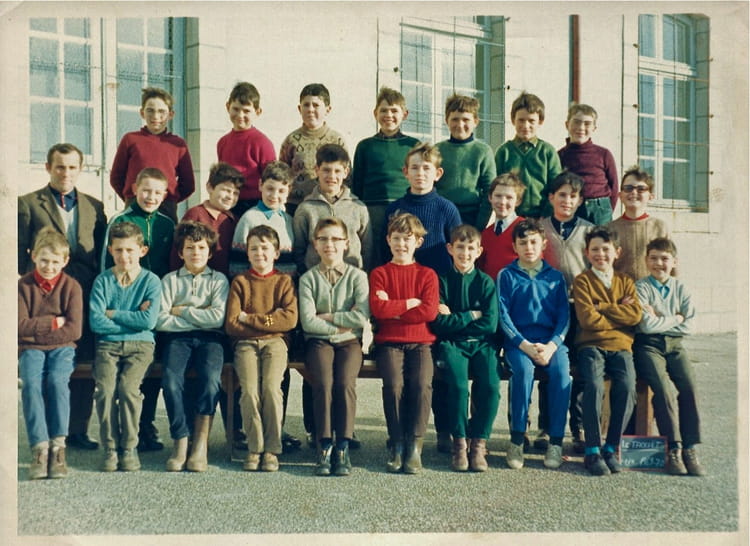 Photo de classe 5ieme avec Roger Riou de 1971, Collège Sainte-barbe ...